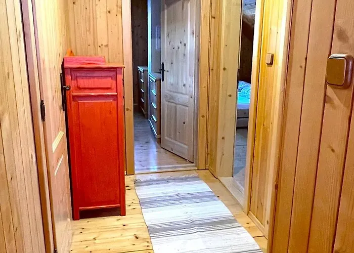 Pod Lipou Зазрива